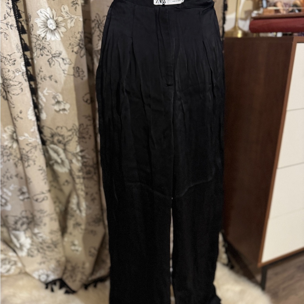 Zara Black Pleated Pants